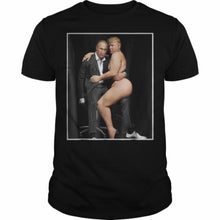 Load image into Gallery viewer, Poutine avec Trump Sexy sur le bureau t-shirt pour hommes
